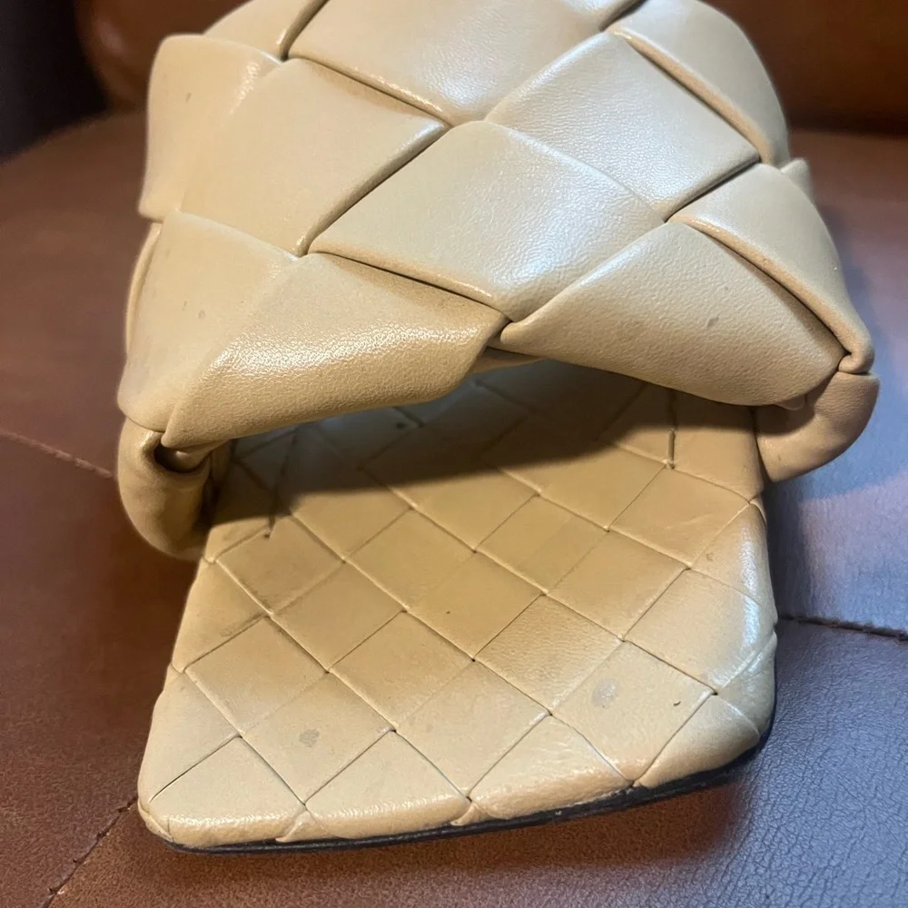 Bottega Veneta Lido Sandals Size 38 Cream Intrecciato Woven Leather Slides - Picture 10 of 16